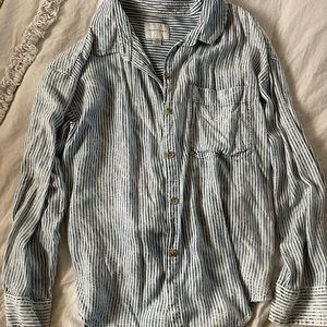 AE Women’s button down shirt